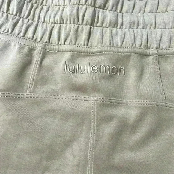 Lululemon women shorts - Picture 8 of 8